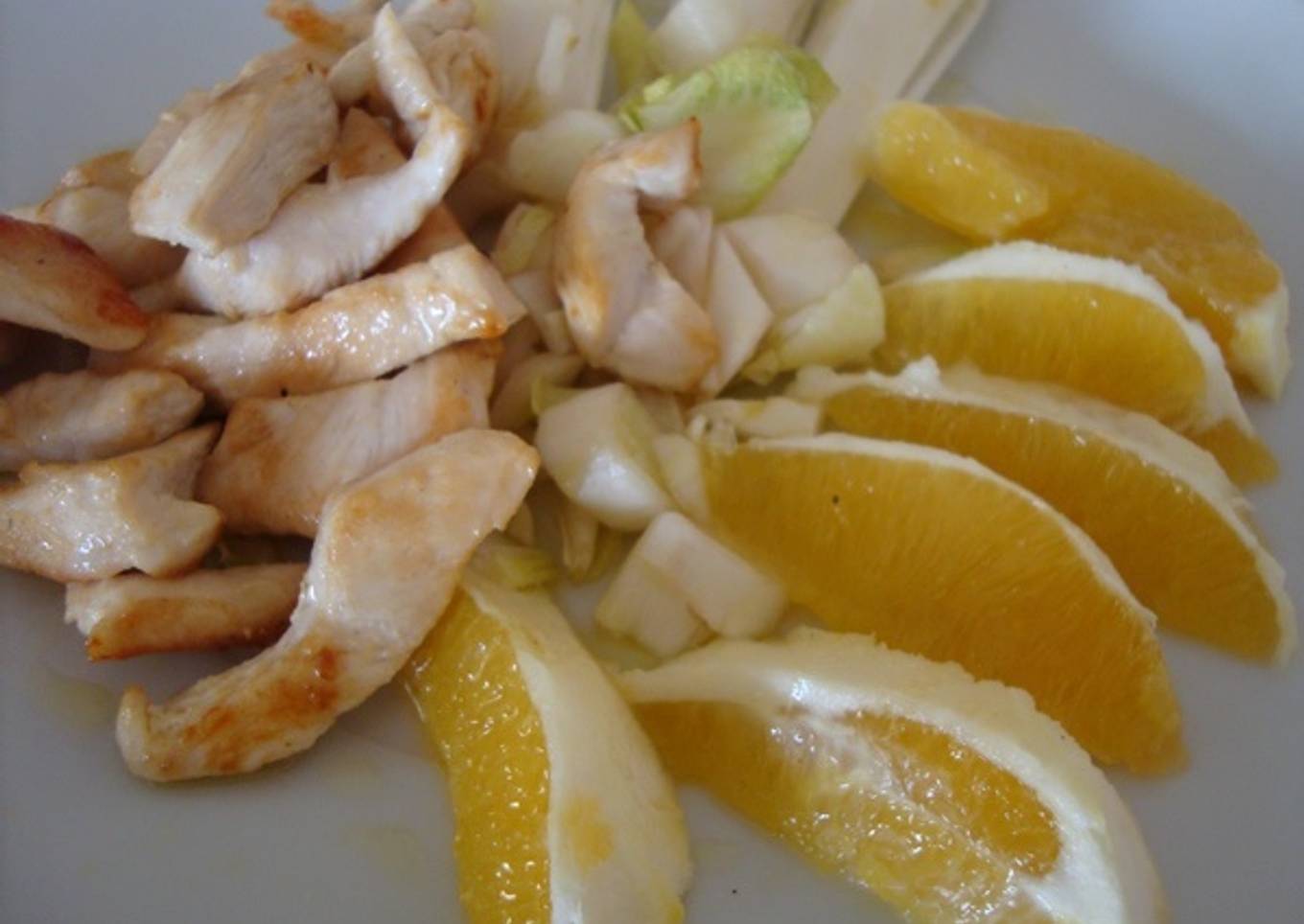 Ensalada de endivias, naranjas y pollo
