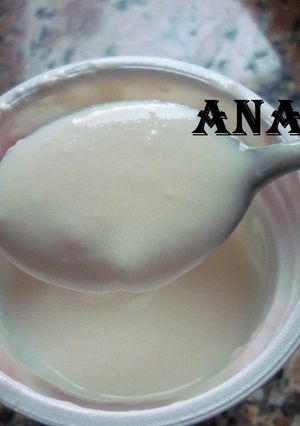 Una foto de Yogur en microondas