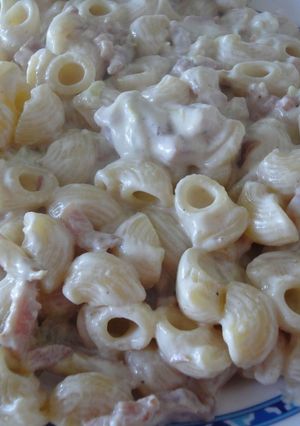 Una foto de Macarrones a la crema de queso y puerro