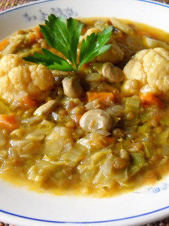 Una foto de Sopa de menestra de verdura y lentejas