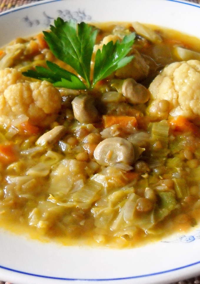Una foto de Sopa de menestra de verdura y lentejas