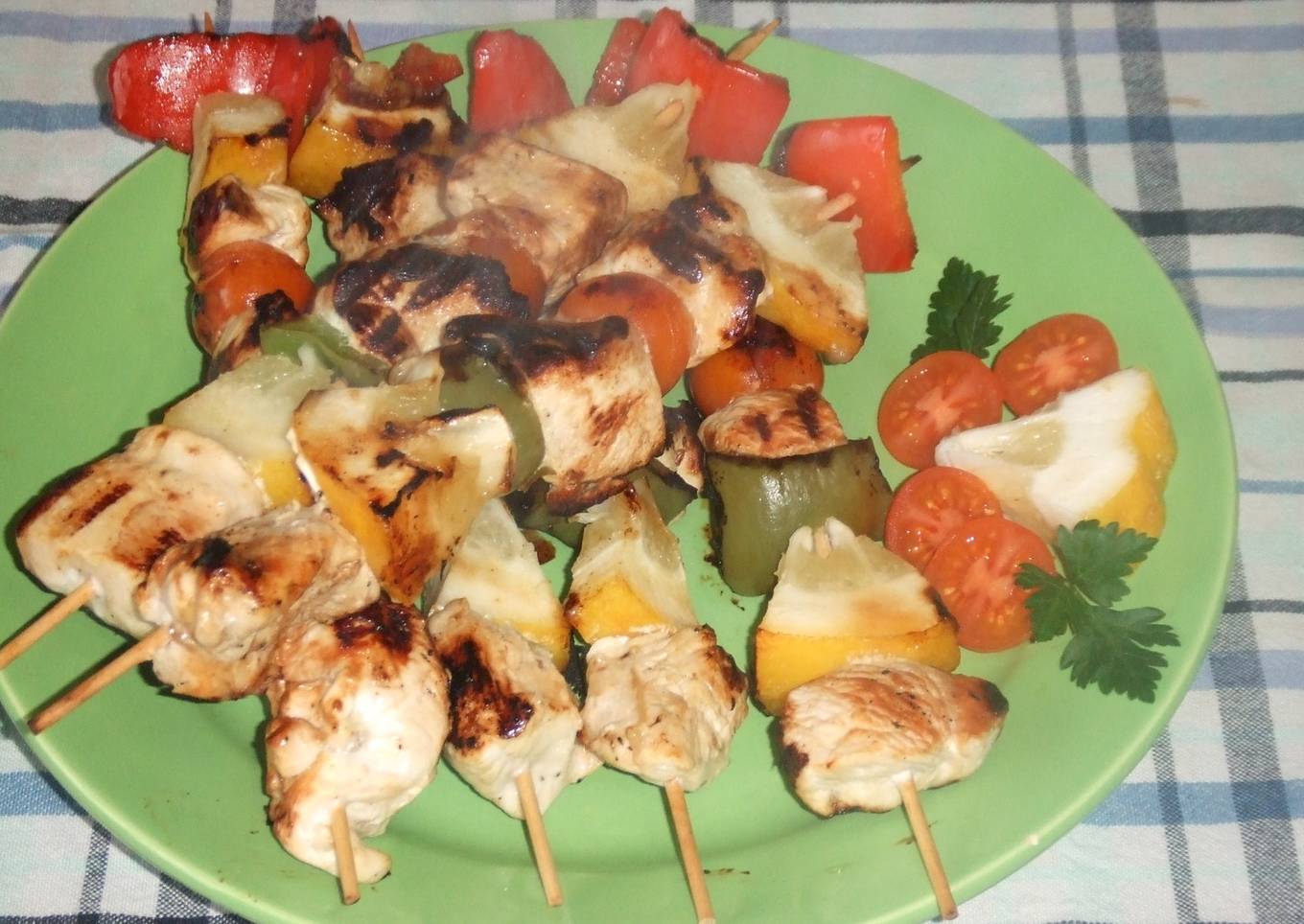 Brochetas de pollo marinado con cidra<br />