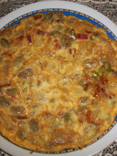 Una foto de Tortilla de habas frescas con bacón