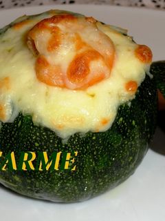 Una foto de Calabacín redondo relleno de langostinos