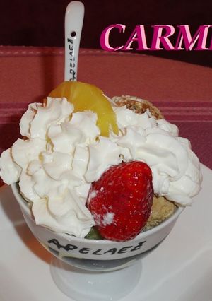 Una foto de Copa de frutas y helado