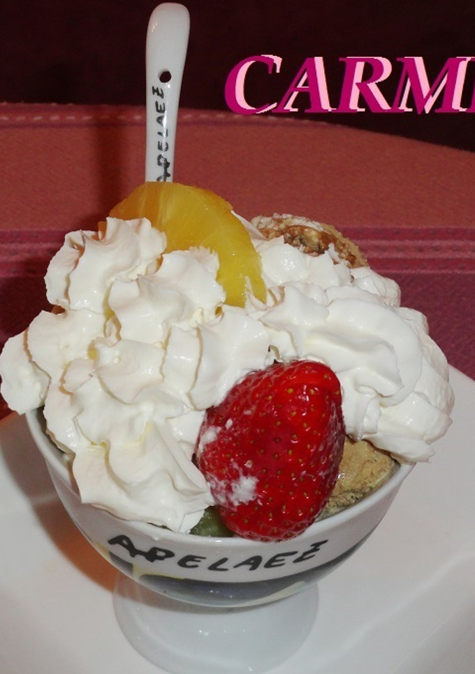 Una foto de Copa de frutas y helado