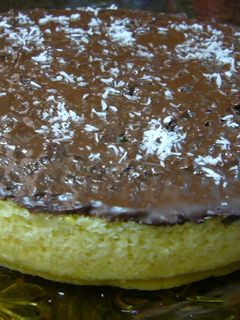Una foto de Tarta de coco y chocolate en microondas