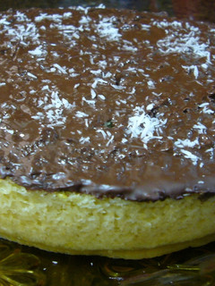Una foto de Tarta de coco y chocolate en microondas