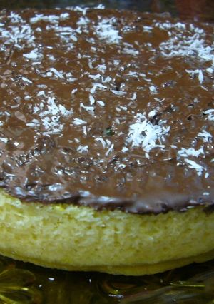 Una foto de Tarta de coco y chocolate en microondas