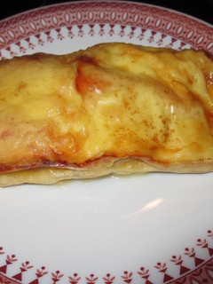 Una foto de Pastel de pollo, queso y jamón