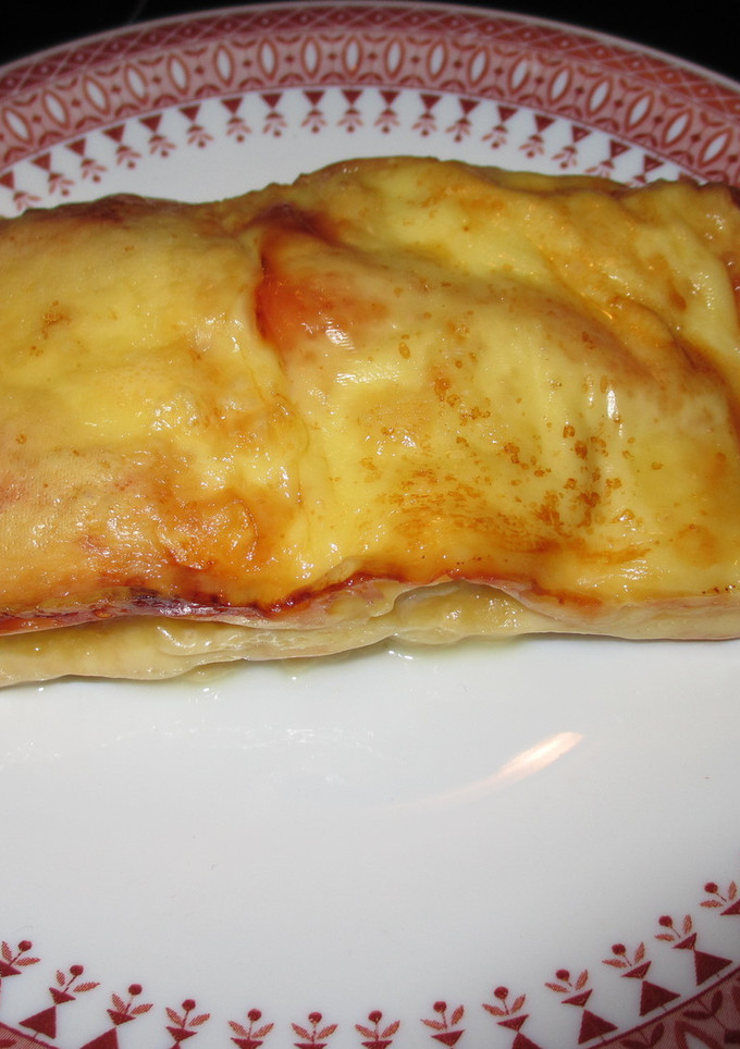Una foto de Pastel de pollo, queso y jamón