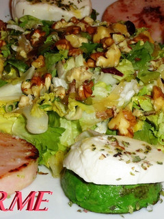 Una foto de Ensalada especial con aguacate y mozzarella