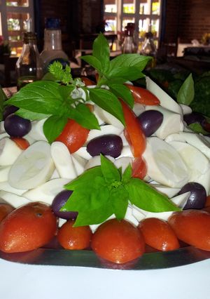 Una foto de Ensalada de palmito y tomates cereza