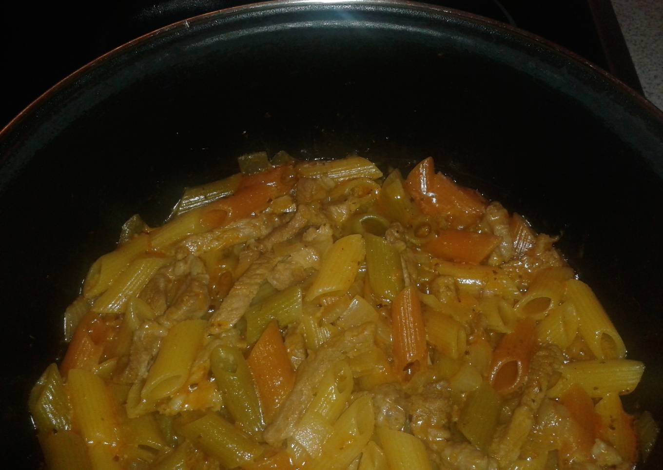 Pasta corta en salsa agripicante