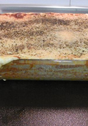 Una foto de Lasaña con salsa boloñesa