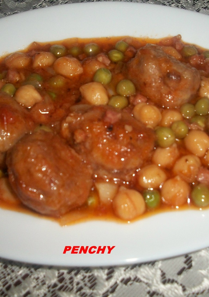 Una foto de Albóndigas con garbanzos en salsa