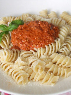 Una foto de Pasta al pesto rojo