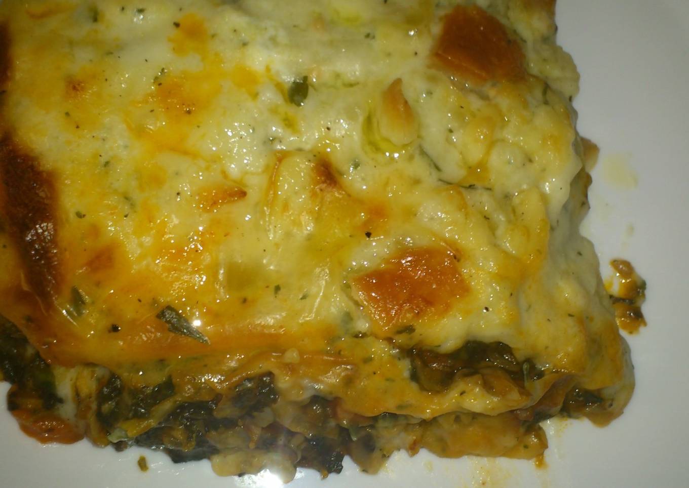 Lasaña de pollo, verduras y queso curado