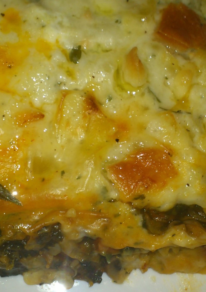 Una foto de Lasaña de pollo, verduras y queso curado