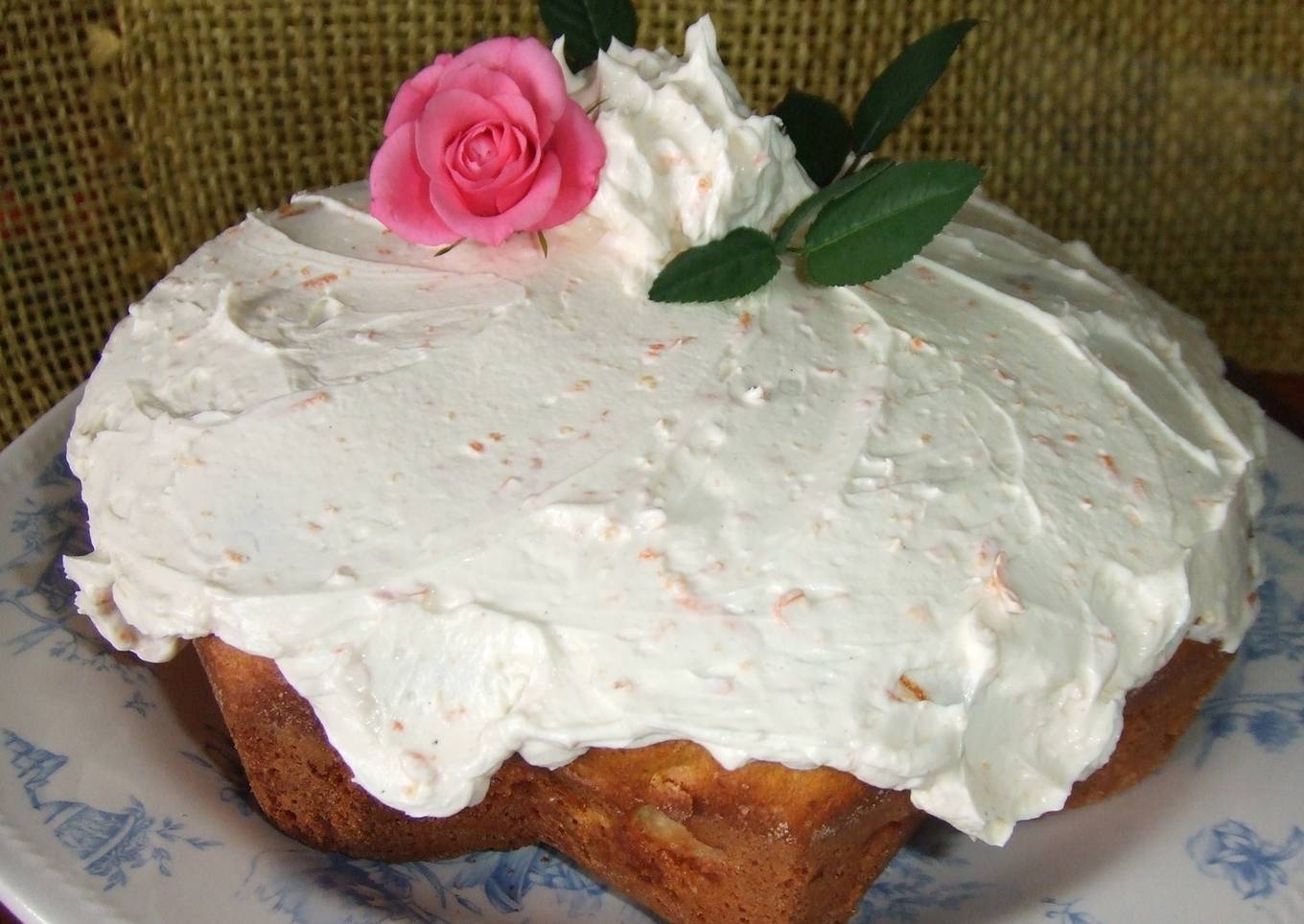Budín integral de manzana con cobertura de mascarpone<br />