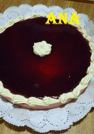 Una foto de Cheesecake con mermelada de ciruelas