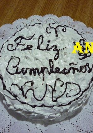 Una foto de Torta de cumpleaños fácil