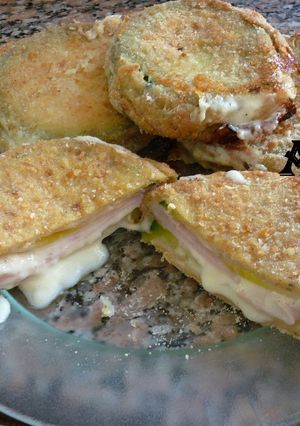 Una foto de Milanesas de zapallitos rellenas