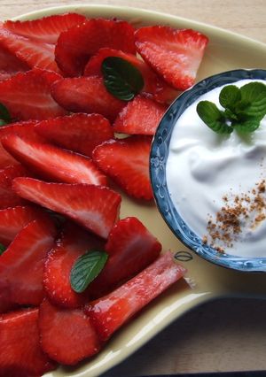 Una foto de Fresones laminados con crema de queso fresco