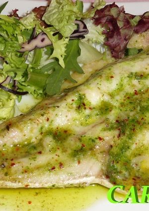 Una foto de Lubina en salsa verde picante