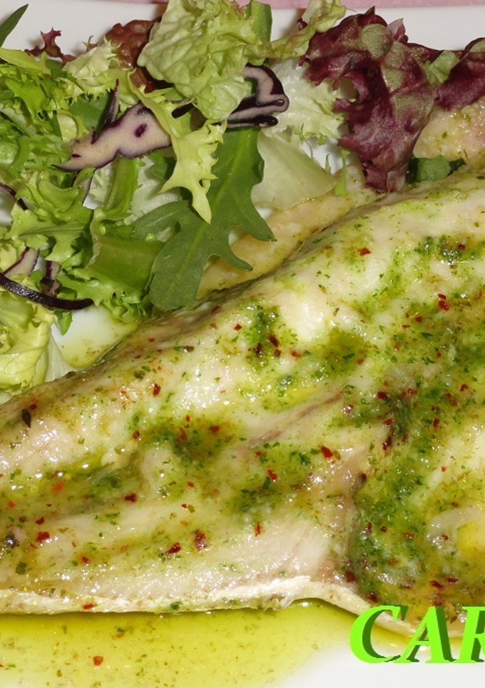 Una foto de Lubina en salsa verde picante