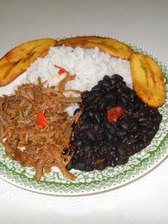Una foto de Pabellón Criollo venezolano