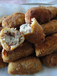 Una foto de Croquetas de jamón y queso azul