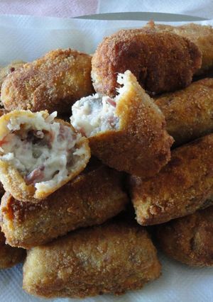Una foto de Croquetas de jamón y queso azul