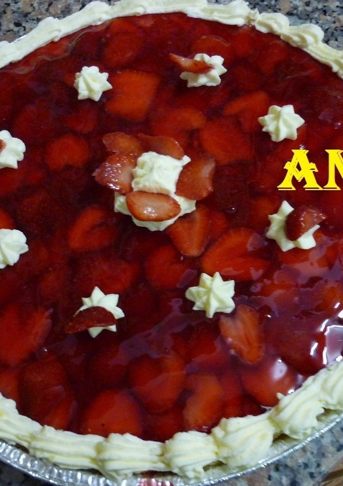 Una foto de Tarta de frutillas con crema pastelera