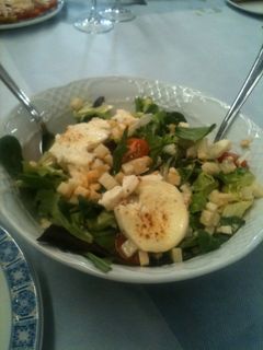 Una foto de Ensalada de quesos