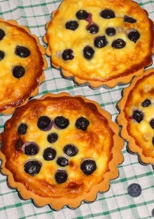Una foto de Minitartas de queso y arándanos