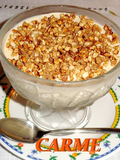 Foto principal de Crema de queso con galletas y almendras crujientes