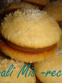 Una foto de Woopies Pie de coco y dulce de leche