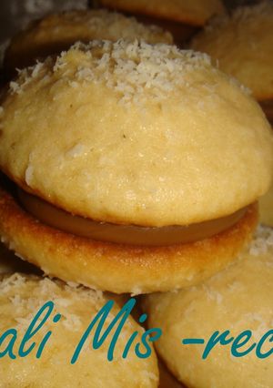 Una foto de Woopies Pie de coco y dulce de leche