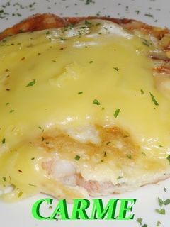 Una foto de Tortilla de langostinos y cobertura de queso fundido