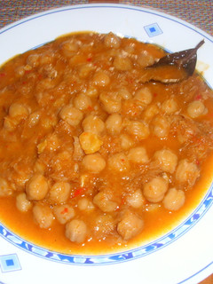 Una foto de Garbanzos con bacalao tradicional