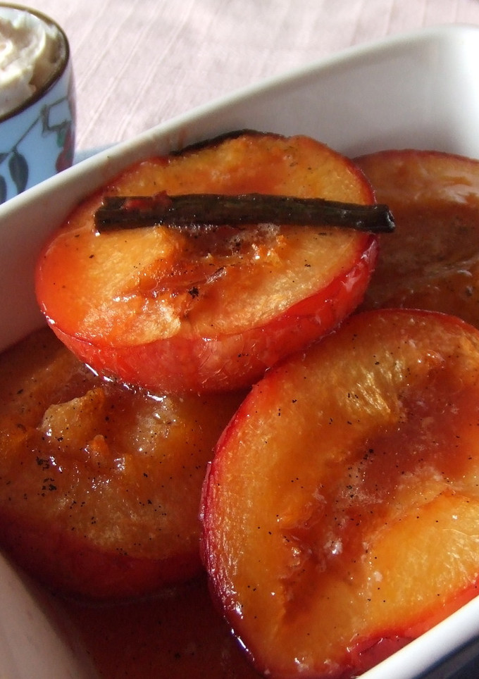 Una foto de Frutas asadas al aroma de vainilla