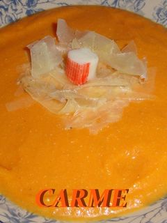 Una foto de Crema de zanahorias y surimi al camembert