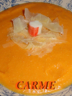 Una foto de Crema de zanahorias y surimi al camembert