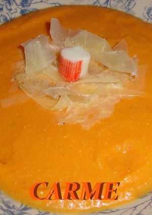 Una foto de Crema de zanahorias y surimi al camembert