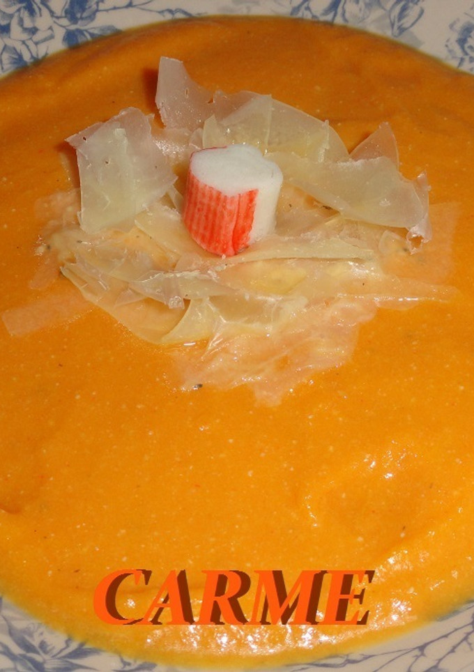 Una foto de Crema de zanahorias y surimi al camembert
