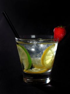 Una foto de Mojito de albahaca