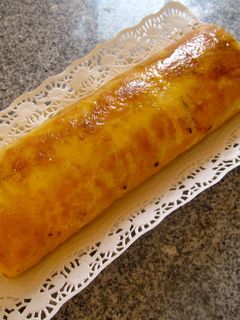 Una foto de Brazo de gitano relleno de crema o nata