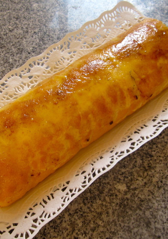 Una foto de Brazo de gitano relleno de crema o nata