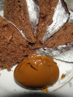 Una foto de Torta de helado de chocolate, queso crema y yogurt